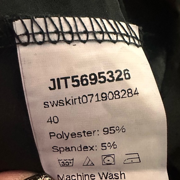 Shiny black mini skirt - Picture 4 of 4